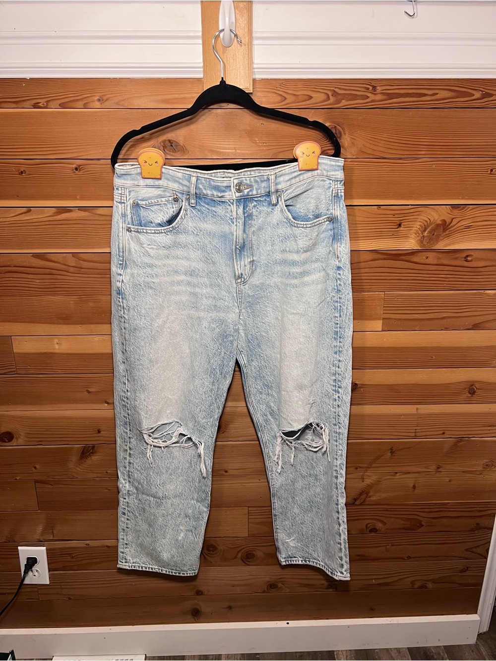 AE Women’s Size 12 Light Wash Distressed Jeans - Classic Casual